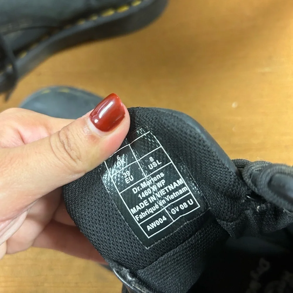 Dr. Marten 1460 Fleece Lined Wintergrip Black Leather Lace Up Boots 8 women’s - Picture 2 of 11